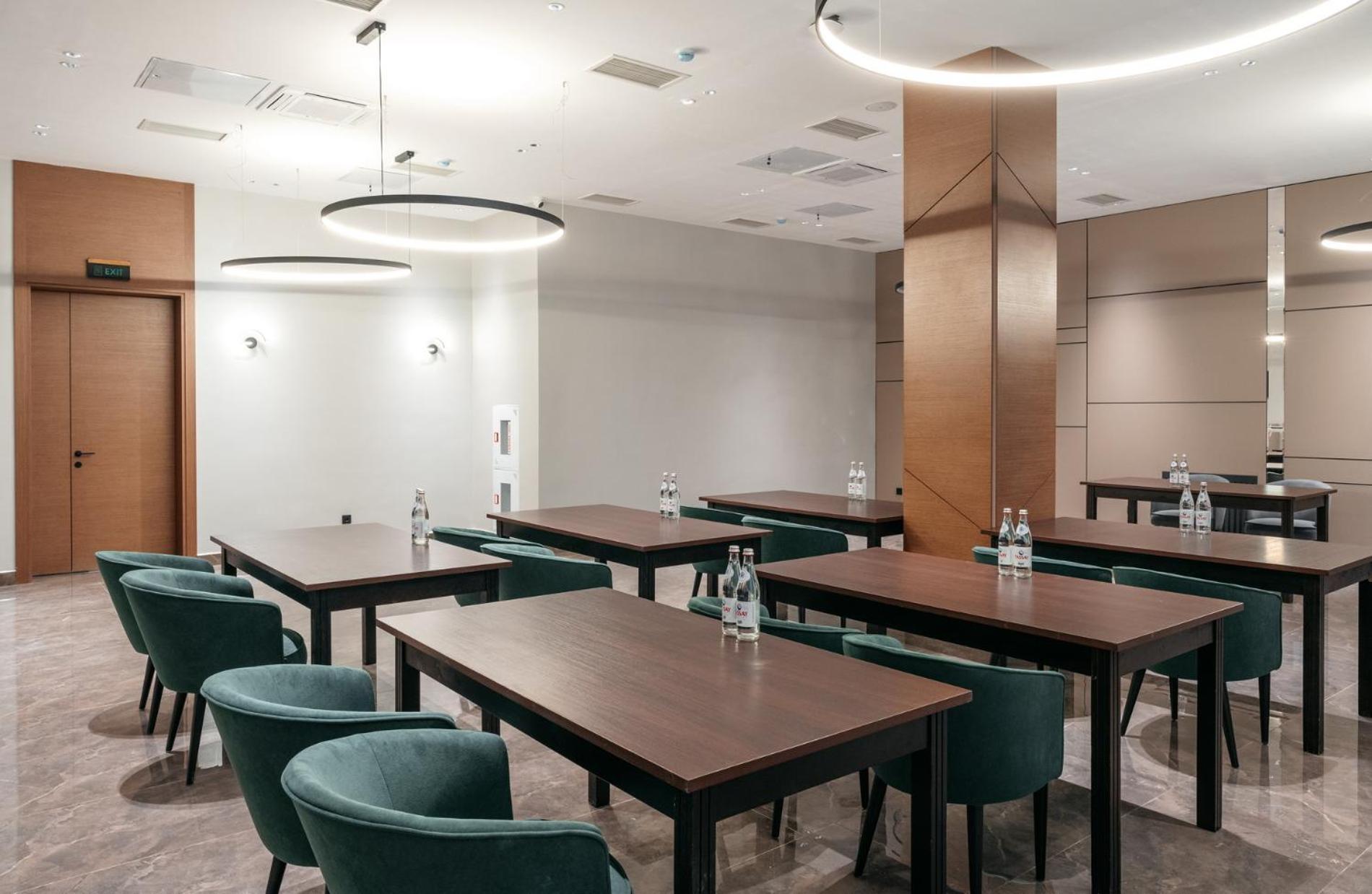 אלמטי Raavah Aparthotel מראה חיצוני תמונה